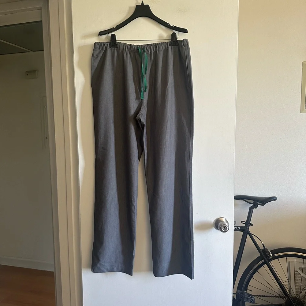 FIGS Men’s Gray Graphite Pisco Basic Scrub Pants size Large EUC